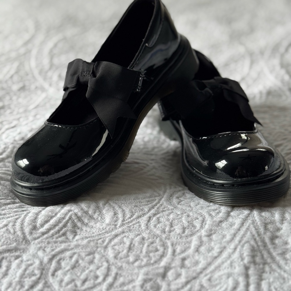 Black Patent Leather Shoes with Bow